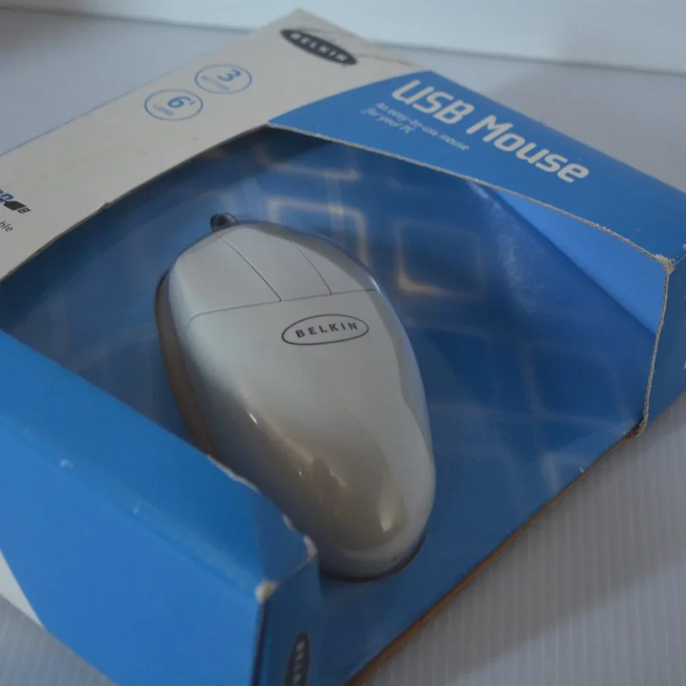 BELKIN Wired PC USB MOUSE 3 Button 6 Foot Cord Right or Left Handed Users NIB F8
